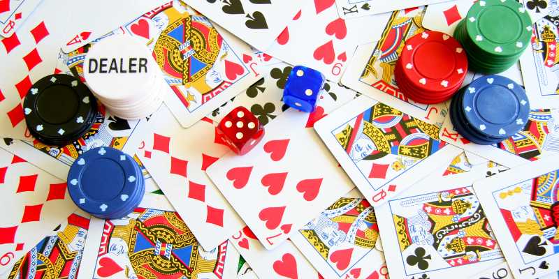 What makes online gambling superior to in-person gambling?